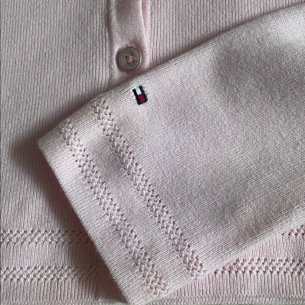 🌸🎀 Tommy Hilfiger Baby Pink Cardigan
Sweater Size S/M - Picture 4 of 7
